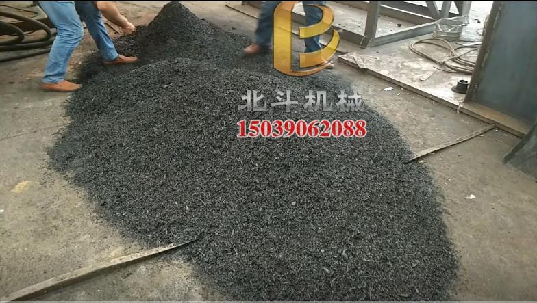 木屑炭化機助力碳中和,杉木屑變?yōu)樯镔|(zhì)燃料