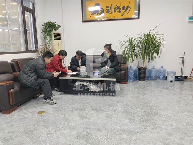 馬來西亞客戶發(fā)現垃圾炭化機無害化處理固廢的新商機